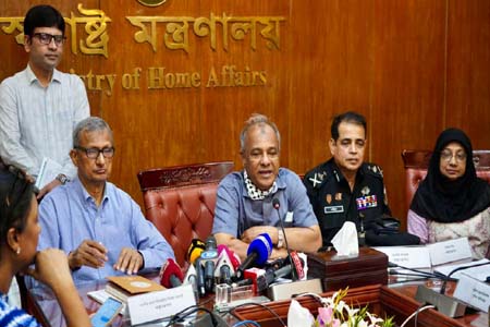 মহাসড়কের পাশে হাট