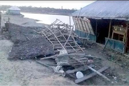 ভূমিহীনের বসত ঘর ভাংচুর