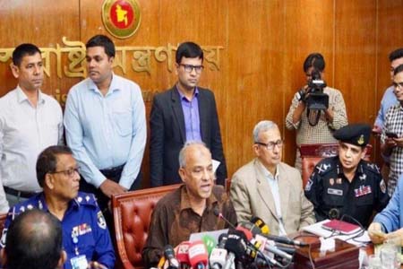 ট্রাফিক নিয়ন্ত্রণে আইনশৃঙ্খলা বাহিনীর অবসরপ্রাপ্তদের নিয়োগ করা হবে -স্বরাষ্ট্র উপদেষ্টা