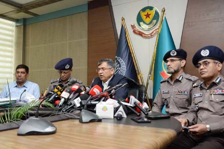 চাঁদাবাজ ও সন্ত্রাসীদের বিরুদ্ধে