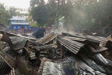 বসতঘর পুড়ে ছাই