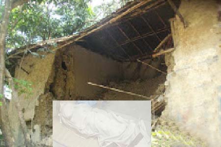 The walls of the house collapsed, child died, house collapsed, walls collapsed, house walls collapsed, দেয়াল ধ্বসে মৃত্যু, দেয়াল ধ্বসে শিশুর মৃত্যু, ঝড়ে দেয়াল ধ্বস, বাড়ীর দেয়াল ধ্বস, walls collapsed baby died;
