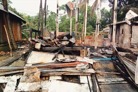 কালকিনিতে শত্রুতার জেরে বসতঘর সহ ৬টি ঘরে আগুন দেবার অভিযোগ, ১৫ লক্ষ টাকার ক্ষয়-ক্ষতি