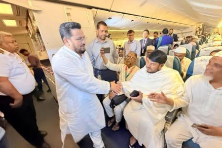 চট্টগ্রাম শাহ আমানত বিমানবন্দরে প্রথম হজ ফ্লাইট উদ্বোধন সবার আগে বাংলাদেশ, দেশের স্বার্থকে সমুন্নত রেখে কাজ করতে হবে - ভূমি ও পার্বত্য প্রতিমন্ত্রী