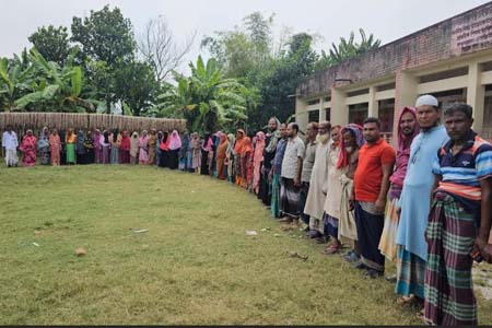 কালিকাপুরে ভোটকেন্দ্রের দাবিতে এলাকাবাসীর মানববন্ধন​