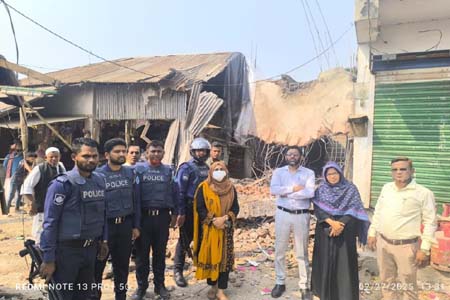 অবৈধ স্থাপনা গুড়িয়ে দিল প্রশাসন