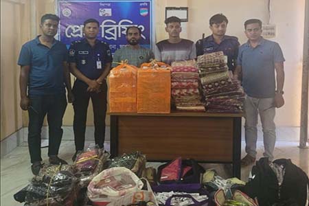 বেনাপোলে অবৈধ ভারতীয় পণ্য সামগ্রী সহ আটক-২