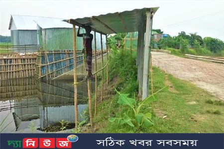 চরভদ্রাসনে খাল ও কালভার্টের পাশ ঘেঁষে অবৈধ স্থাপনা নির্মান