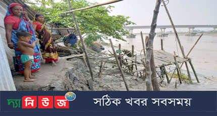 কপোতাক্ষের ভাঙ্গন পাইকগাছার বোয়ালিয়া মালোপাড়ার বাসিন্দারা নির্ঘুম রাত কাটাচ্ছে
