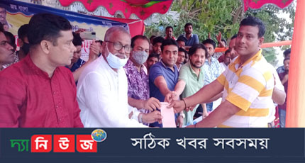 সালথার ইমাম বাড়িতে ঐতিহ্যবাহী নৌকা বাইচ প্রতিযোগিতা অনুষ্ঠিত