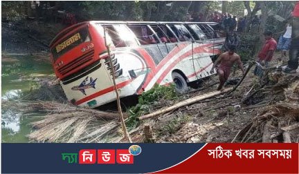 ফরিদপুরের ঢাকা-বরিশাল মহাসড়কে বাস নিয়ন্ত্রণ হারিয়ে খাদে : নিহত-১