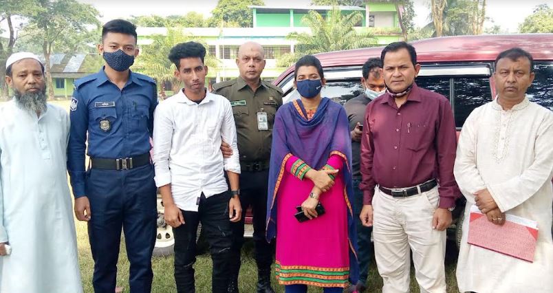 সৌদি প্রবাসী বড় ভাইয়ের এসএসসির প্রক্সি দিচ্ছে ছোট ভাই