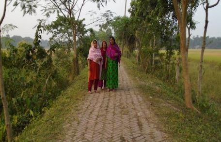 বীরশ্রেষ্ট মুন্সী আঃ রউফ সড়ক পাকা ও বাড়ী সংস্করন ‍করন চাই