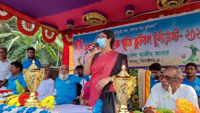 কালীগঞ্জে মরহুম জহুরুল হক স্মৃতি ফুটবল টুর্নামেন্টের উদ্বোধন চুয়াডাঙ্গাকে হারিয়ে সেমিতে কালীগঞ্জ