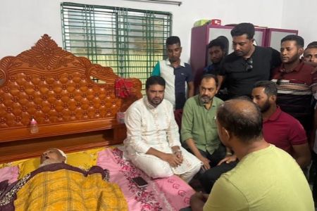 অসুস্থ জাহিদ হাসান জিল্লুরের বাবাকে দেখতে ইমদাদুল হক ইমদাদ