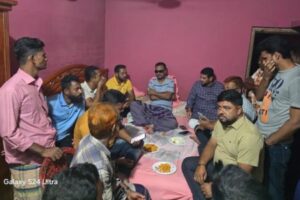 অসুস্থ স্বেচ্ছাসেবক দল নেতাকে দেখতে বাসায় গেলেন ইমদাদুল হক ইমদাদ
