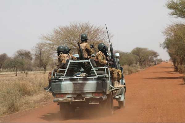 বুরকিনা ফাসোতে অস্ত্রধারীদের হামলায় ১০০ জন নিহত