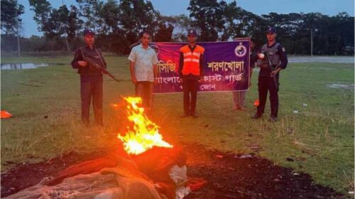 মোরেলগঞ্জের পানগুছি নদী থেকে অবৈধ জাল আটক