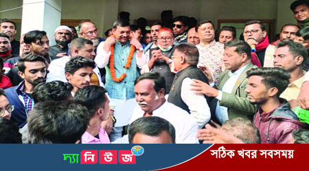 নেতাকর্মীদের সাথে লাবু চৌধুরীর মত বিনিময়
