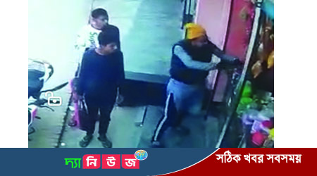 যশোরে প্রকাশ্যে অস্ত্র বের করে হুমকি ছাত্রলীগ সভাপতির