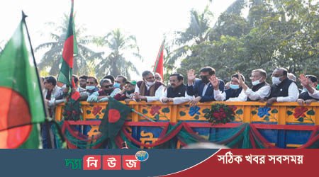 বঙ্গবন্ধুকন্যার নেতৃত্বে এগিয়ে চলছে দেশ -বিজয় শোভাযাত্রায় তথ্যমন্ত্রী