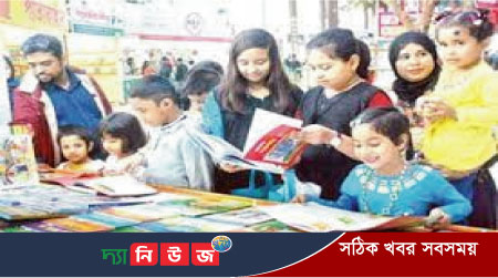 জমে উঠতে শুরু করেছে প্রাণের মেলা