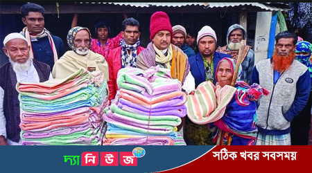বাগেরহাটের মোরেলগঞ্জে অসহায় দুস্থদের মাঝে শীতবস্ত্র বিতরণ