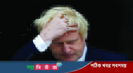 বেকায়দায় পড়েছেন যুক্তরাজ্যের প্রধানমন্ত্রী বরিস জনসন
