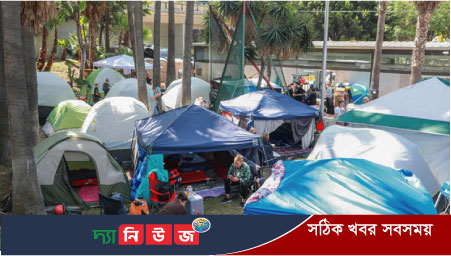 রুশ হামলায় দেশ ছাড়ছেন ইউক্রেনীয়রা