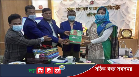 হবিগঞ্জ জেলা প্রশাসক ইসরাত জাহানকে আনুষ্টানিকভাবে নবীগঞ্জ প্রেসক্লাবের প্রকাশিত স্নরনিকা অবিচল প্রদান