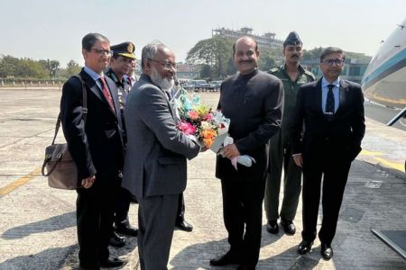 ঢাকায় এসেছেন ভারতের লোকসভার স্পিকার ও পররাষ্ট্র সচিব