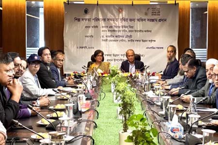 আইএসসিকে এনএসডিএ’র ১ কোটি টাকার সরঞ্জাম সহায়তা