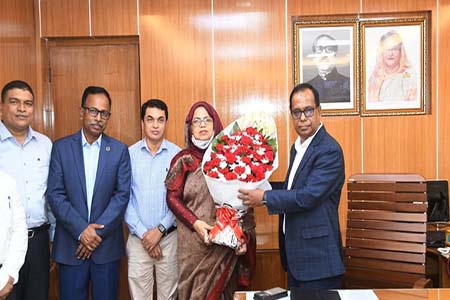 তথ্য ও সম্প্রচার সচিব যোগদান