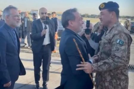 ইরানে পাকিস্তানের সেনাপ্রধান,স্বাগত জানালেন আরাঘচি