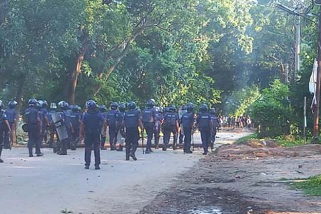 জাহাঙ্গীরনগর বিশ্ববিদ্যালয়ে শিক্ষার্থীদের সঙ্গে পুলিশের সংঘর্ষ