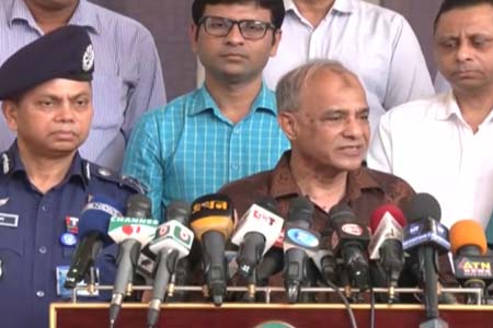 যারা সত্যিকার অপরাধী তাদের বিরুদ্ধে মামলা দিন-স্বরাষ্ট্র উপদেষ্টা