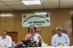 শেখ হাসিনার বক্তব্য প্রচার করা নিষেধ, গণমাধ্যমকে আদালতের নির্দেশনা মানতে হবে – তথ্য উপদেষ্টা