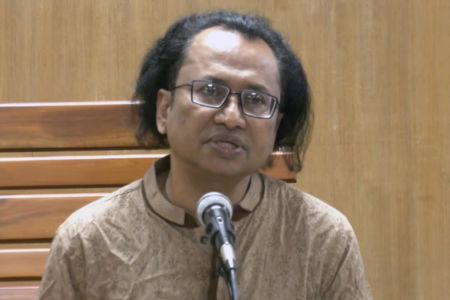 জ্বালানির ওপর চাপ কমাতে শিক্ষার্থীদের জন্য আসছে বিদ্যুৎচালিত বাস- প্রধানমন্ত্রীর তথ্য ও সম্প্রচার উপদেষ্টা