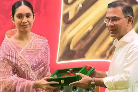 বেগম খালেদা জিয়ার পক্ষে স্বাধীনতা পুরস্কার প্রধানমন্ত্রীর কন্যা জাইমা রহমান