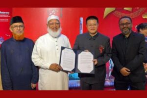 চীনের জাতীয় দিবসের অনুষ্ঠানে জামায়াত আমির, রাষ্ট্রদূতের হাতে শুভেচ্ছাপত্র
