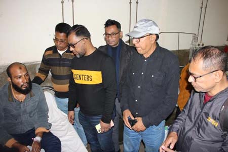 সাংবাদিককে হাতুড়ি