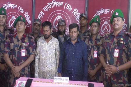 যশোরে চৌগাছা সীমান্ত থেকে ৪৩ টি স্বর্ণের বারসহ দুইজন আটক