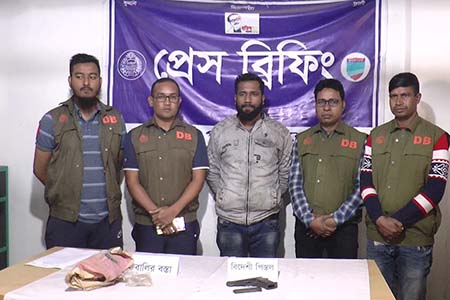 যশোরে অস্ত্রসহ চরমপন্থী দলের সদস্য গ্রেফতার