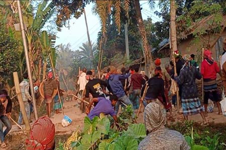 দু’পক্ষের সংঘর্ষে ১০ জন আহত