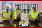 ঝিকরগাছা ২ কেজি গাঁজা ও মোটরসাইকেলসহ মাদক কারবারি গ্রেফতার, পলাতক ১