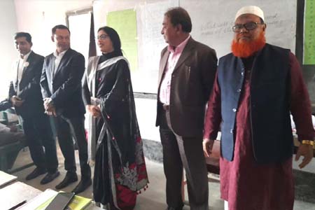 ঝিকরগাছায় চলছে নিউ কারিকুলামে প্রশিক্ষণ