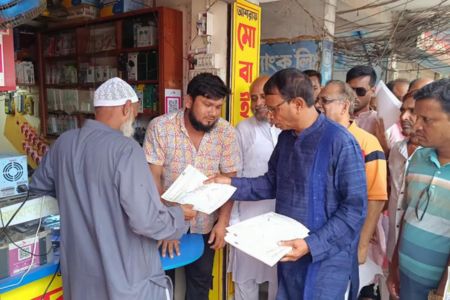 অপপ্রচারের প্রতিবাদে ঝিনাইদহে বিএনপির লিফলেট বিতরণ