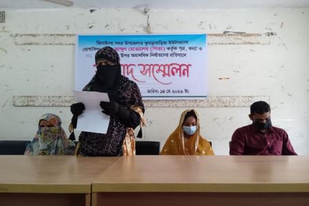 ঝিনাইদহে বাবা ও চাচার বিরুদ্ধে ভাই-বোনের সংবাদ সম্মেলন
