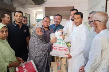 ঝিনাইদহে সাড়ে ৭ হাজার অসহায় পরিবারের মাঝে খাদ্য সামগ্রী বিতরণ