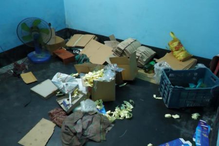 ঝিনাইদহে তৈরী হচ্ছিলো চায়না পারফিউম, ফেস ক্রিম, তেলসহ প্রসাধনী